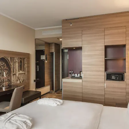 - Kyiv, An Ihg Hotel Kiev